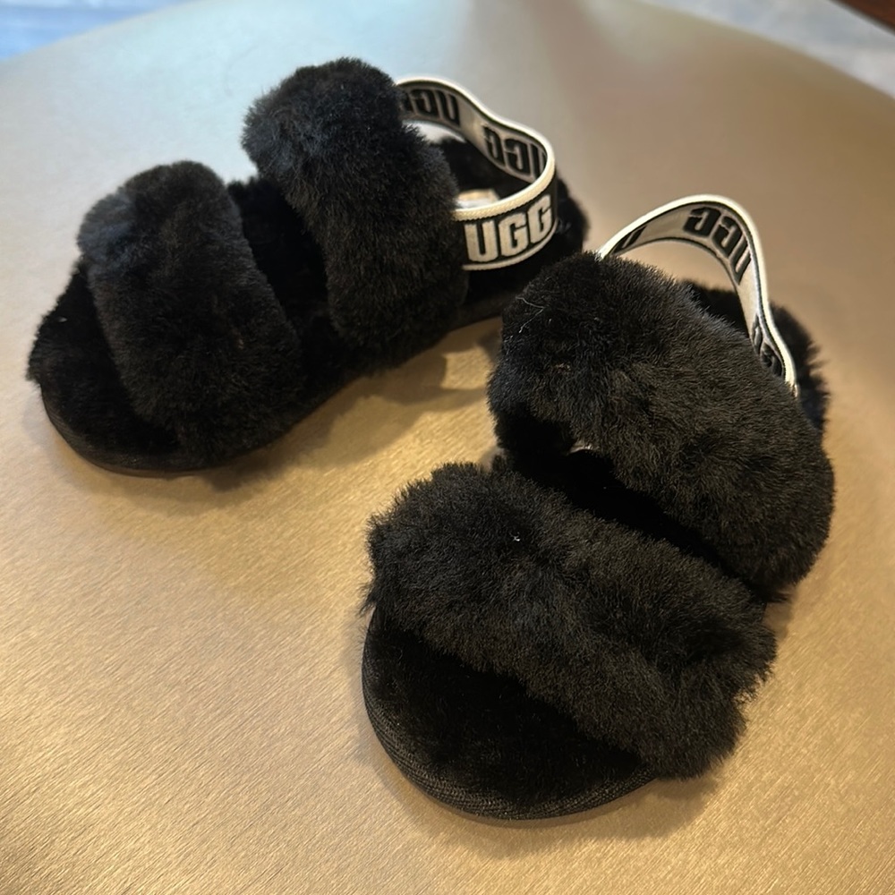 Ugg kids slippers size 8 black
